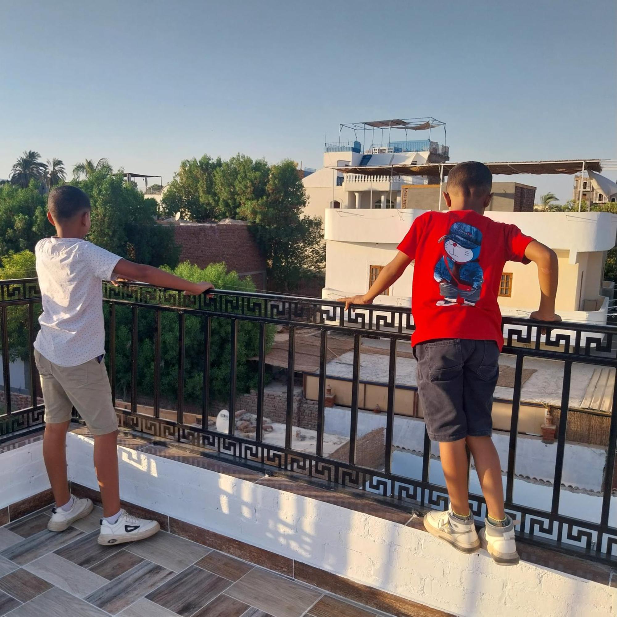 Villa Golden Life Apartments, New Property With Pool Access Luxor Bagian luar foto