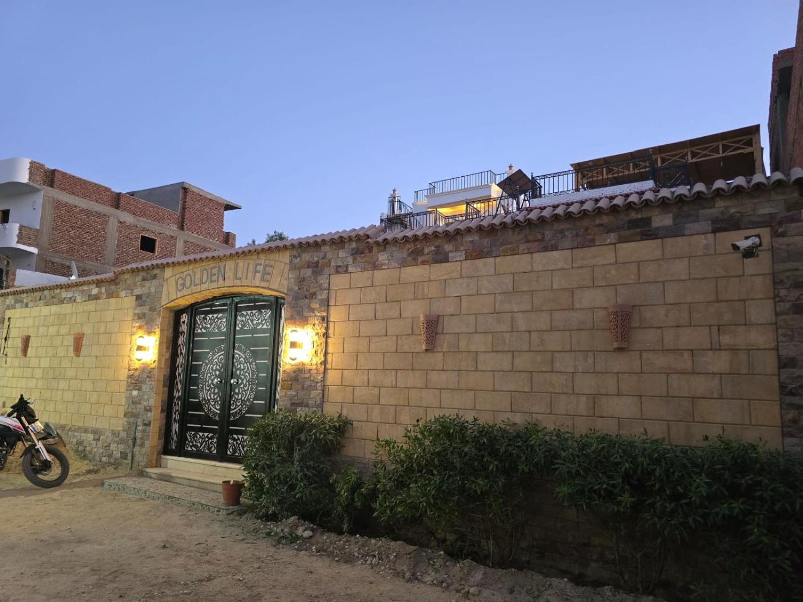 Villa Golden Life Apartments, New Property With Pool Access Luxor Bagian luar foto